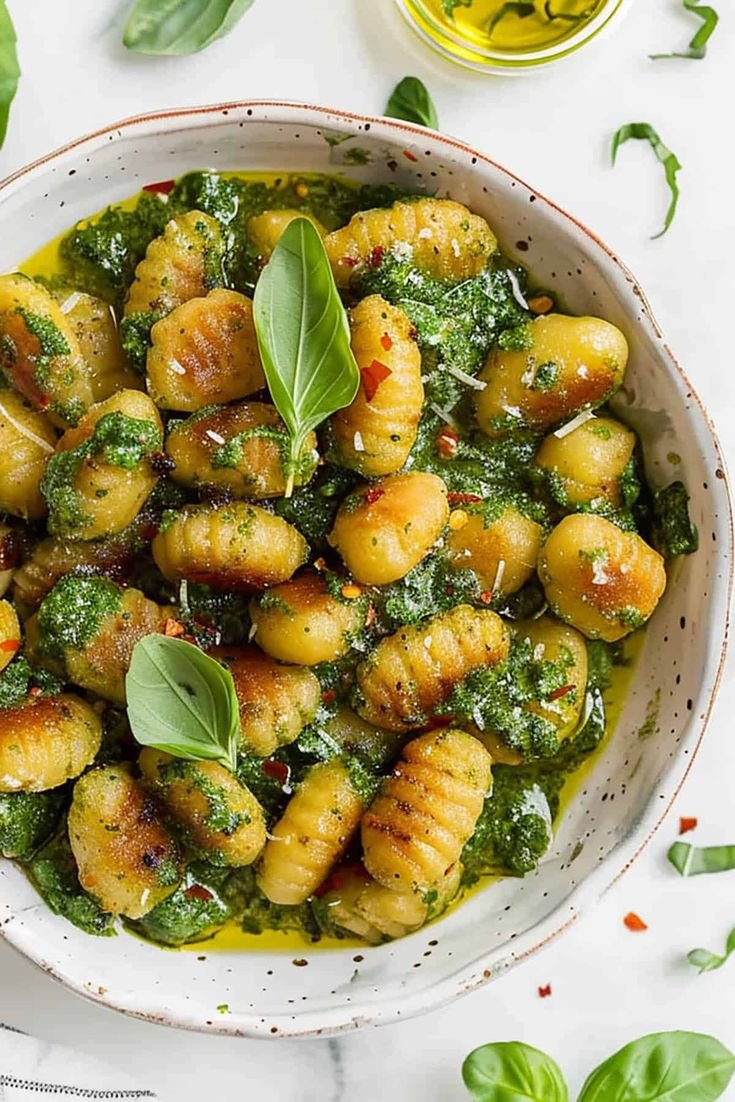 Gnocchi con pesto genovés